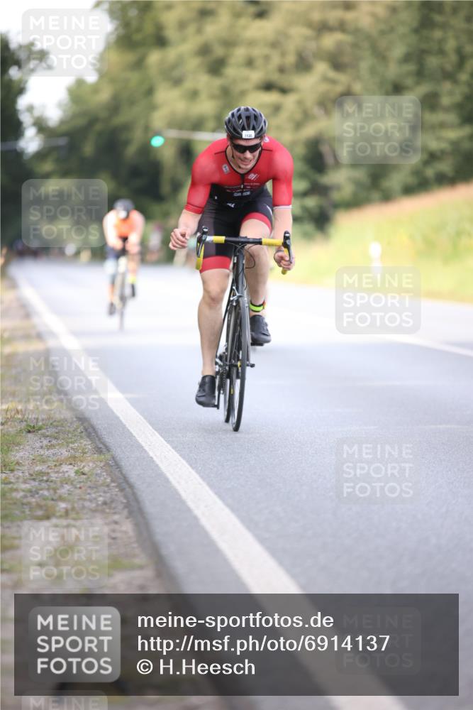 01.09.2024 - 17. Tribühne Triathlon H.Heesch http://msf.ph/oto/6914137 01.09.2024 15:47:45 Radfahren 977, 1135, 1143, 1147, 1168, 1170, 1180, 1293, 1489 meine-sportfotos.de