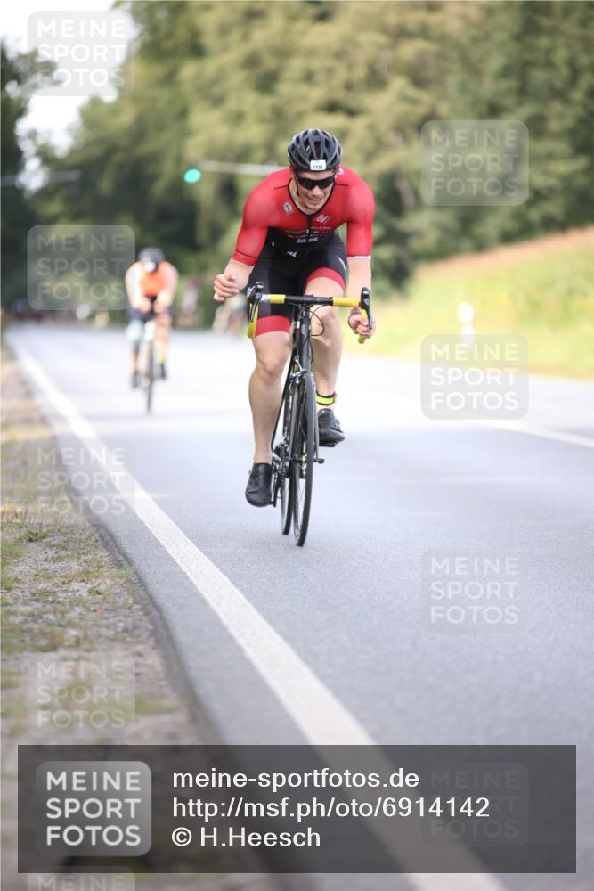 01.09.2024 - 17. Tribühne Triathlon H.Heesch http://msf.ph/oto/6914142 01.09.2024 15:47:46 Radfahren 977, 1135, 1143, 1168, 1170, 1180, 1293, 1489 meine-sportfotos.de