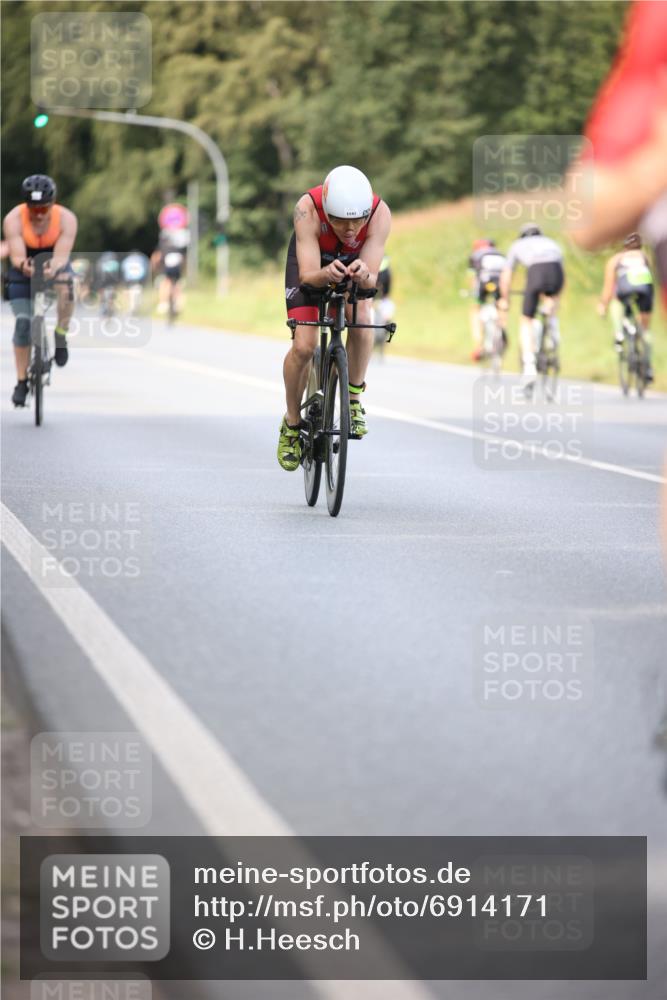 01.09.2024 - 17. Tribühne Triathlon H.Heesch http://msf.ph/oto/6914171 01.09.2024 15:47:47 Radfahren 977, 1135, 1143, 1168, 1293, 1489 meine-sportfotos.de
