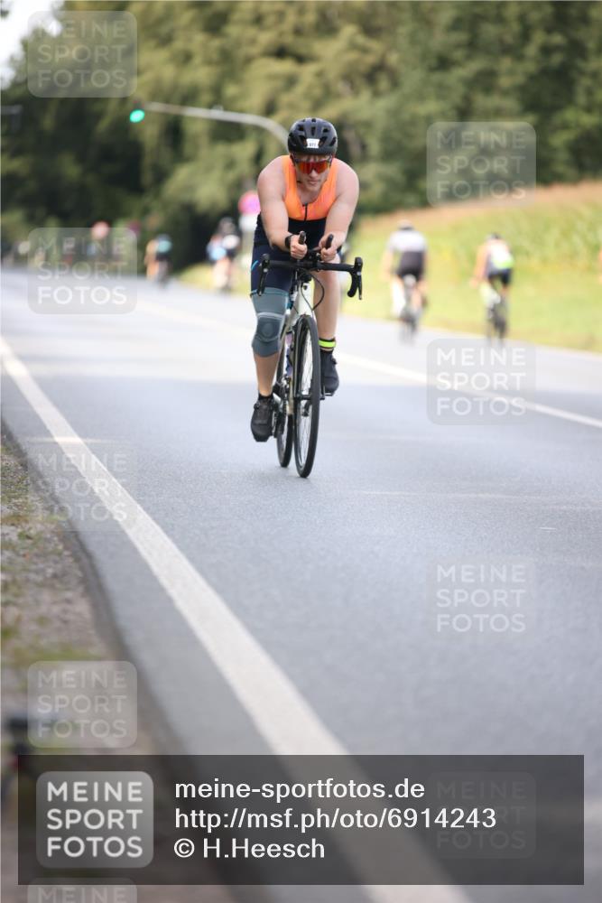 01.09.2024 - 17. Tribühne Triathlon H.Heesch http://msf.ph/oto/6914243 01.09.2024 15:47:48 Radfahren 105, 977, 1135, 1143, 1168, 1293, 1489 meine-sportfotos.de