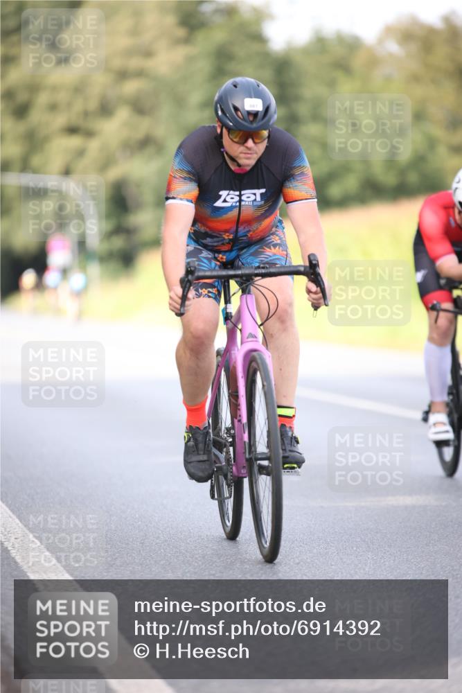 01.09.2024 - 17. Tribühne Triathlon H.Heesch http://msf.ph/oto/6914392 01.09.2024 15:48:10 Radfahren 4, 874, 887, 891, 1139, 1144, 1156, 1164, 1165, 1177, 1183, 1241 meine-sportfotos.de