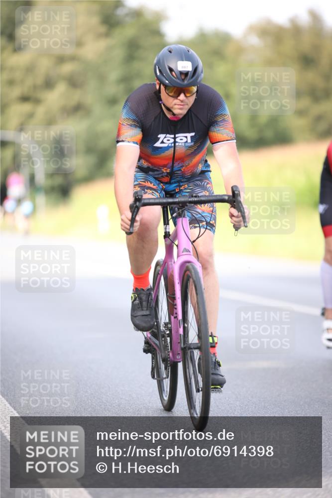 01.09.2024 - 17. Tribühne Triathlon H.Heesch http://msf.ph/oto/6914398 01.09.2024 15:48:11 Radfahren 4, 874, 887, 891, 1139, 1144, 1156, 1164, 1165, 1177, 1183, 1241 meine-sportfotos.de