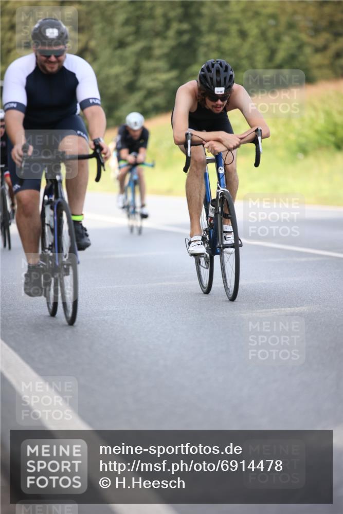 01.09.2024 - 17. Tribühne Triathlon H.Heesch http://msf.ph/oto/6914478 01.09.2024 15:48:18 Radfahren 4, 874, 1139, 1156, 1164, 1172, 1177, 1183, 1197 meine-sportfotos.de