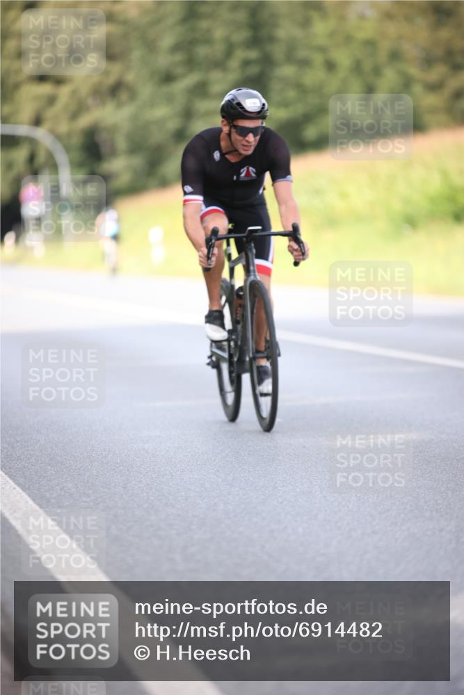 01.09.2024 - 17. Tribühne Triathlon H.Heesch http://msf.ph/oto/6914482 01.09.2024 15:48:19 Radfahren 4, 874, 1156, 1164, 1172, 1177, 1183, 1197 meine-sportfotos.de
