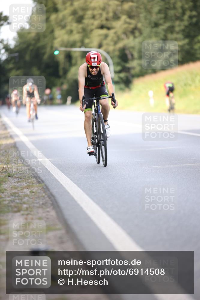 01.09.2024 - 17. Tribühne Triathlon H.Heesch http://msf.ph/oto/6914508 01.09.2024 15:48:22 Radfahren 912, 1146, 1172, 1177, 1183, 1197 meine-sportfotos.de