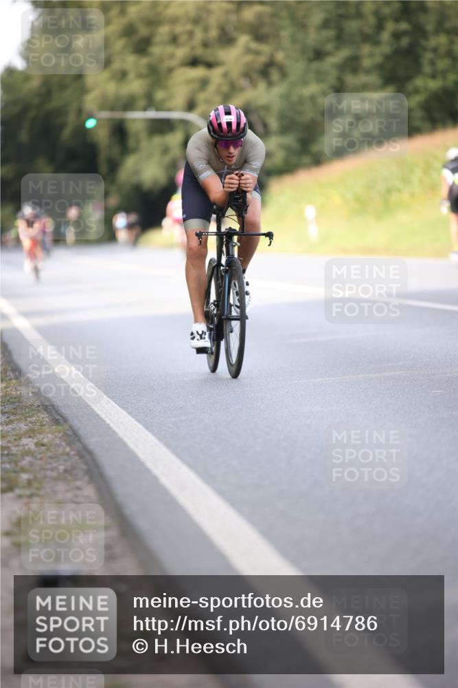 01.09.2024 - 17. Tribühne Triathlon H.Heesch http://msf.ph/oto/6914786 01.09.2024 15:48:28 Radfahren 912, 1146, 1181, 1276 meine-sportfotos.de
