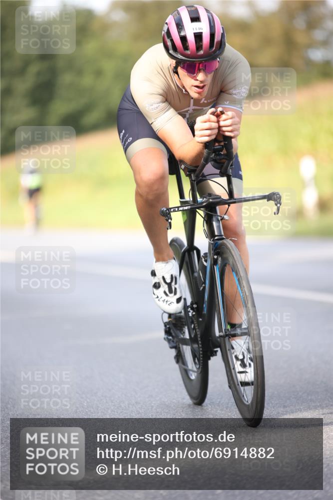 01.09.2024 - 17. Tribühne Triathlon H.Heesch http://msf.ph/oto/6914882 01.09.2024 15:48:29 Radfahren 912, 1146, 1181, 1266, 1276 meine-sportfotos.de