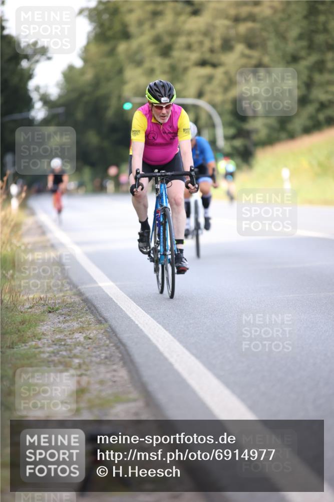 01.09.2024 - 17. Tribühne Triathlon H.Heesch http://msf.ph/oto/6914977 01.09.2024 15:48:41 Radfahren 8, 929, 951, 1049, 1136, 1266 meine-sportfotos.de