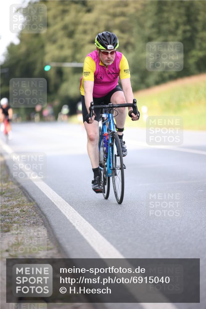01.09.2024 - 17. Tribühne Triathlon H.Heesch http://msf.ph/oto/6915040 01.09.2024 15:48:41 Radfahren 8, 929, 951, 1049, 1136, 1266 meine-sportfotos.de