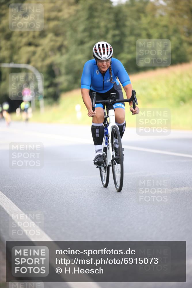 01.09.2024 - 17. Tribühne Triathlon H.Heesch http://msf.ph/oto/6915073 01.09.2024 15:48:43 Radfahren 8, 929, 951, 1049, 1136 meine-sportfotos.de