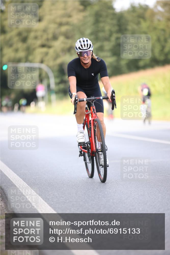01.09.2024 - 17. Tribühne Triathlon H.Heesch http://msf.ph/oto/6915133 01.09.2024 15:48:47 Radfahren 951 meine-sportfotos.de