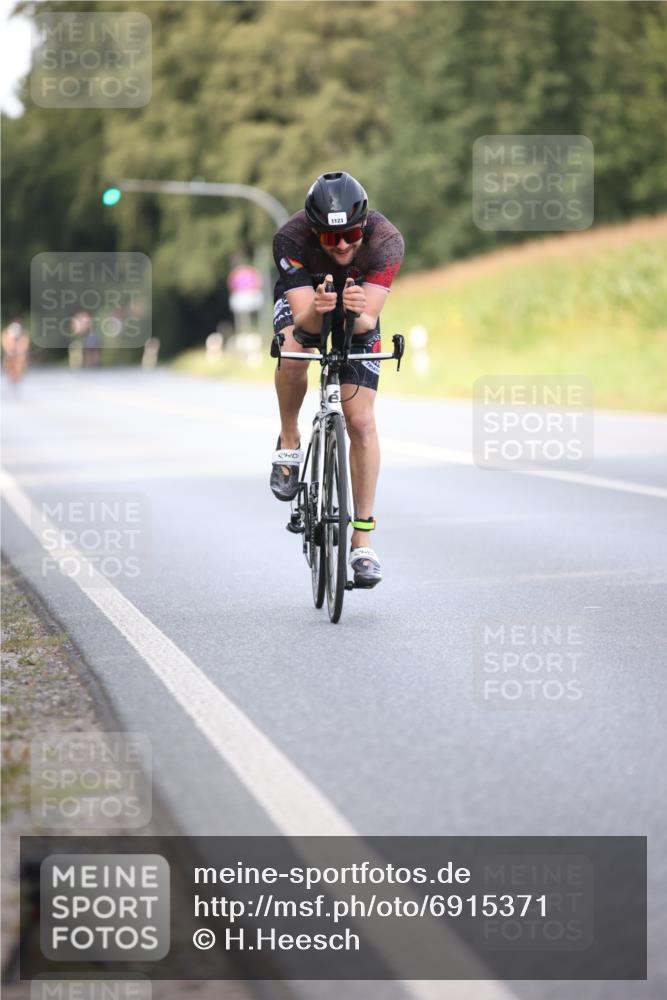 01.09.2024 - 17. Tribühne Triathlon H.Heesch http://msf.ph/oto/6915371 01.09.2024 15:49:04 Radfahren 818, 907, 1123, 1223 meine-sportfotos.de