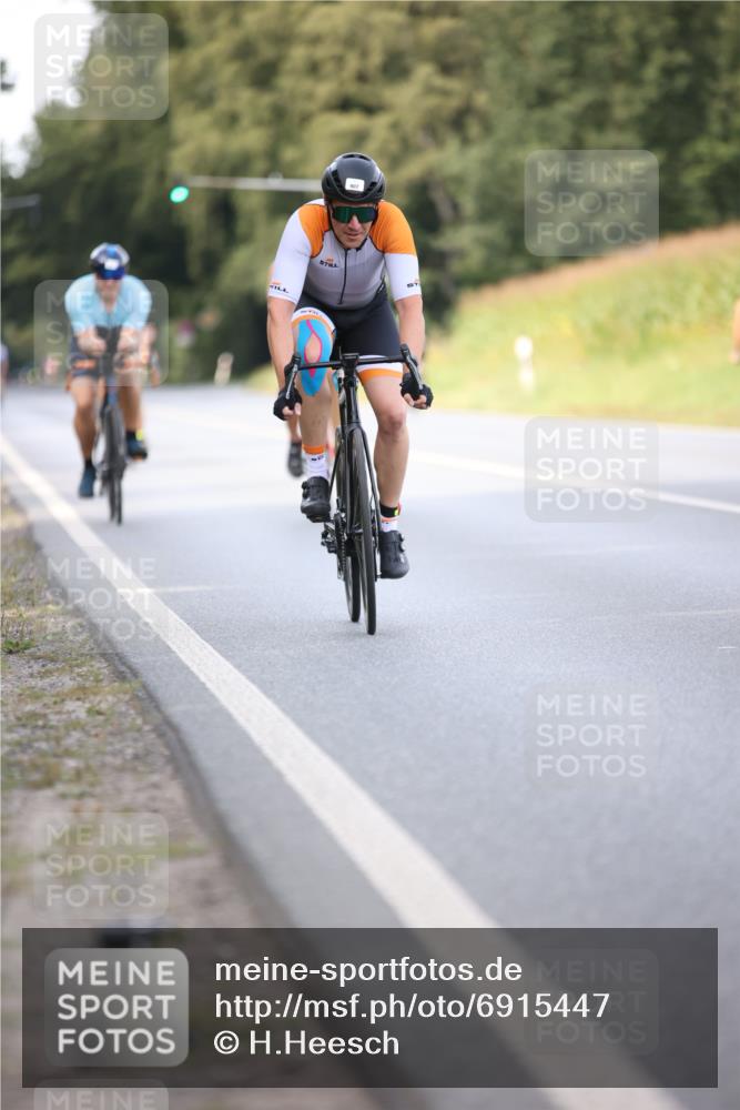 01.09.2024 - 17. Tribühne Triathlon H.Heesch http://msf.ph/oto/6915447 01.09.2024 15:49:12 Radfahren 907, 917, 930, 1120, 1223, 1490 meine-sportfotos.de
