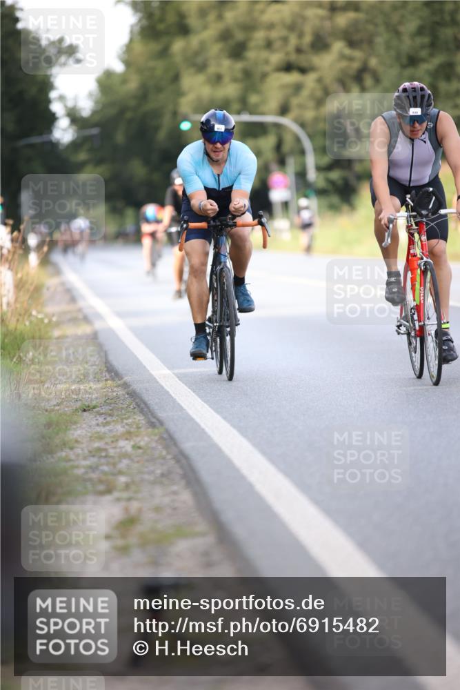 01.09.2024 - 17. Tribühne Triathlon H.Heesch http://msf.ph/oto/6915482 01.09.2024 15:49:14 Radfahren 907, 917, 930, 1120, 1223, 1490 meine-sportfotos.de
