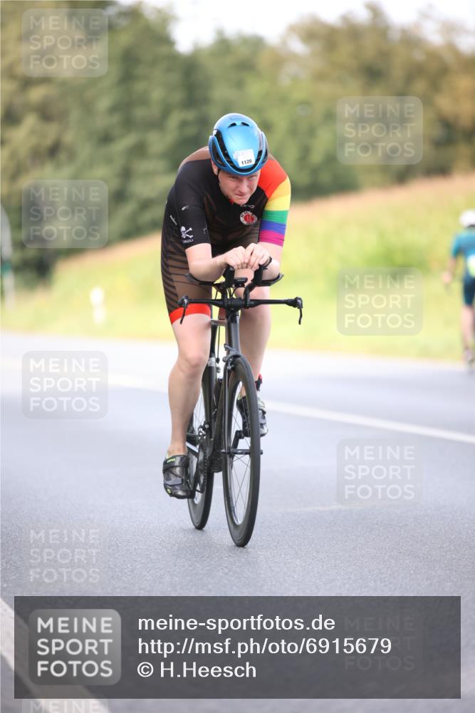 01.09.2024 - 17. Tribühne Triathlon H.Heesch http://msf.ph/oto/6915679 01.09.2024 15:49:19 Radfahren 946, 985, 1120, 1192, 1490 meine-sportfotos.de