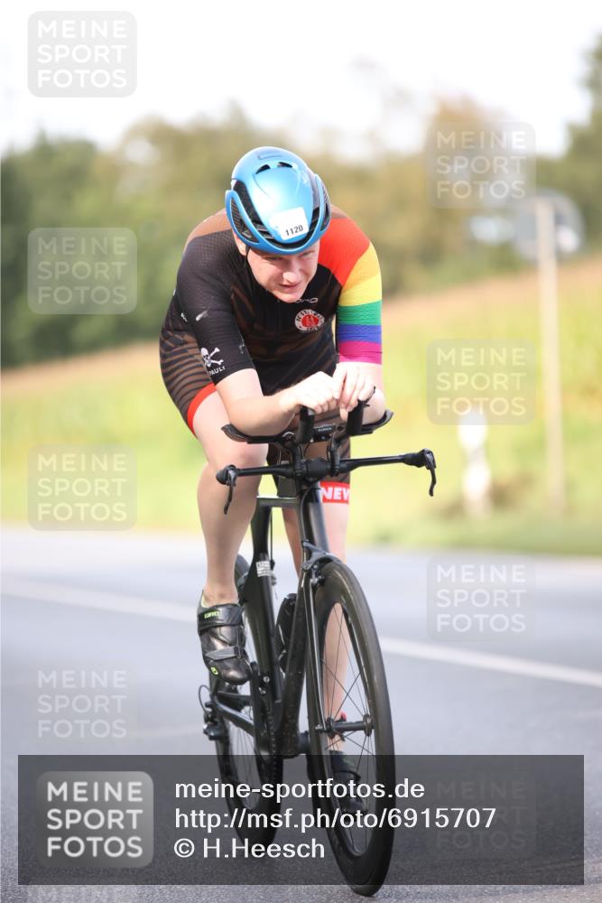 01.09.2024 - 17. Tribühne Triathlon H.Heesch http://msf.ph/oto/6915707 01.09.2024 15:49:19 Radfahren 946, 985, 1120, 1192, 1490 meine-sportfotos.de
