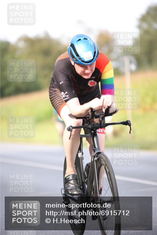 01.09.2024 - 17. Tribühne Triathlon H.Heesch http://msf.ph/oto/6915712 01.09.2024 15:49:20 Radfahren 946, 985, 1120, 1192, 1490 meine-sportfotos.de