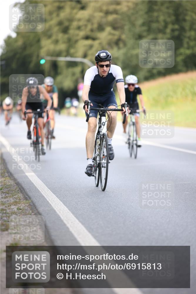 01.09.2024 - 17. Tribühne Triathlon H.Heesch http://msf.ph/oto/6915813 01.09.2024 15:49:33 Radfahren 872, 875, 921, 978, 980, 1148, 1174, 1187, 1238 meine-sportfotos.de