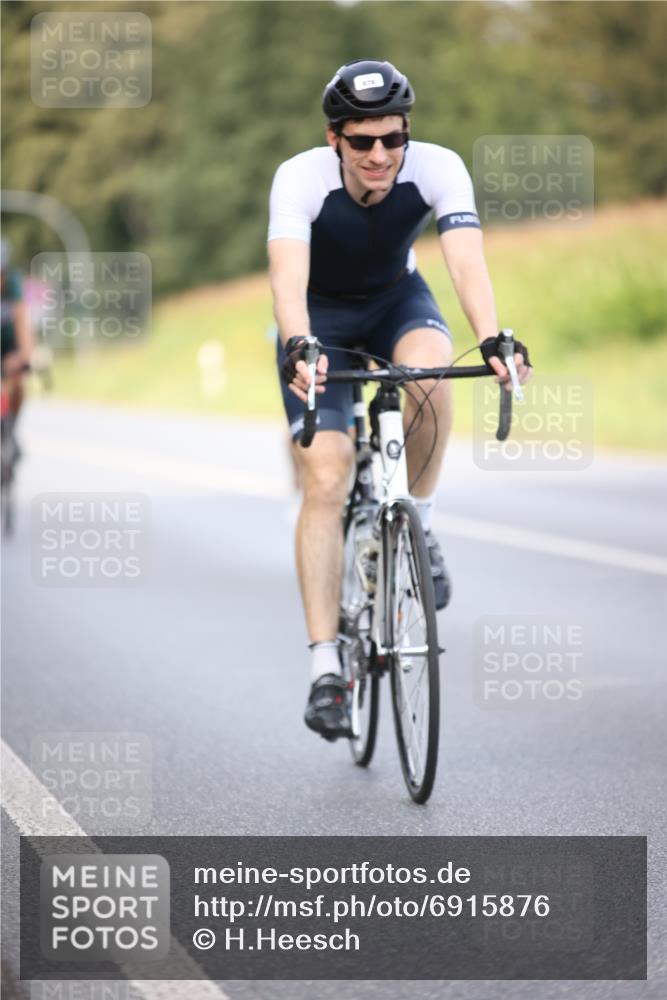 01.09.2024 - 17. Tribühne Triathlon H.Heesch http://msf.ph/oto/6915876 01.09.2024 15:49:34 Radfahren 872, 875, 921, 978, 980, 1148, 1174, 1187, 1238 meine-sportfotos.de