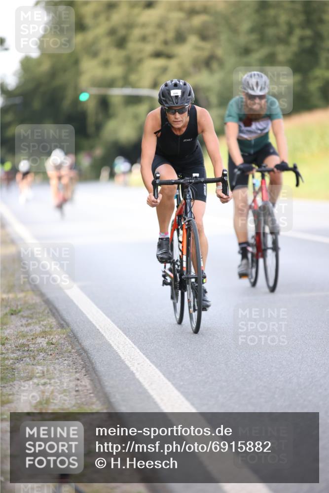 01.09.2024 - 17. Tribühne Triathlon H.Heesch http://msf.ph/oto/6915882 01.09.2024 15:49:35 Radfahren 821, 872, 875, 921, 978, 980, 1148, 1174, 1187, 1238 meine-sportfotos.de