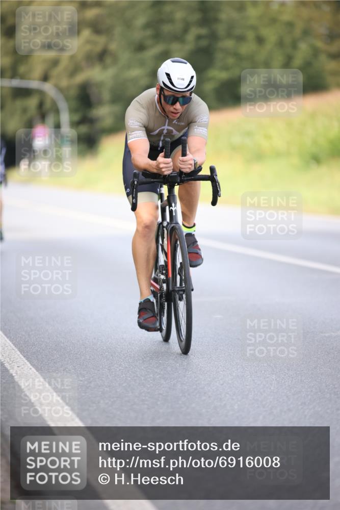 01.09.2024 - 17. Tribühne Triathlon H.Heesch http://msf.ph/oto/6916008 01.09.2024 15:49:39 Radfahren 821, 872, 875, 883, 980, 1148, 1155, 1174, 1238 meine-sportfotos.de