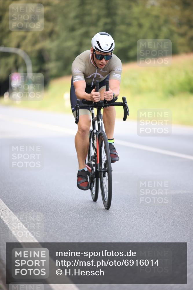 01.09.2024 - 17. Tribühne Triathlon H.Heesch http://msf.ph/oto/6916014 01.09.2024 15:49:40 Radfahren 821, 875, 883, 980, 1148, 1155, 1174, 1238 meine-sportfotos.de