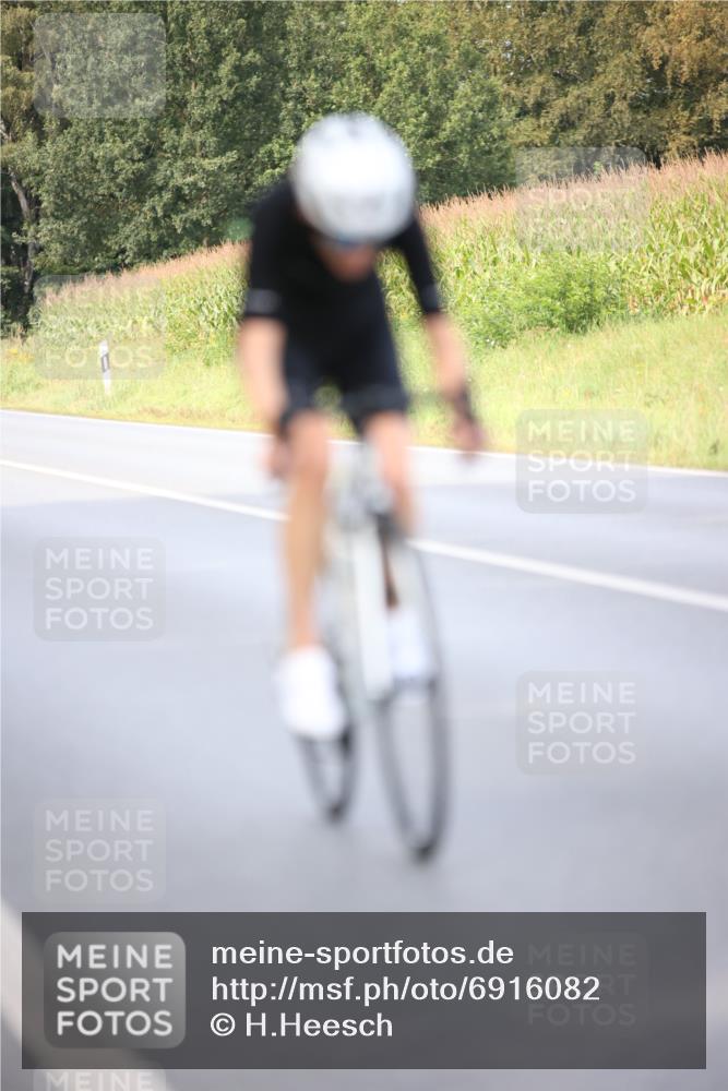 01.09.2024 - 17. Tribühne Triathlon H.Heesch http://msf.ph/oto/6916082 01.09.2024 15:49:42 Radfahren 821, 875, 883, 980, 1148, 1155, 1174, 1238 meine-sportfotos.de