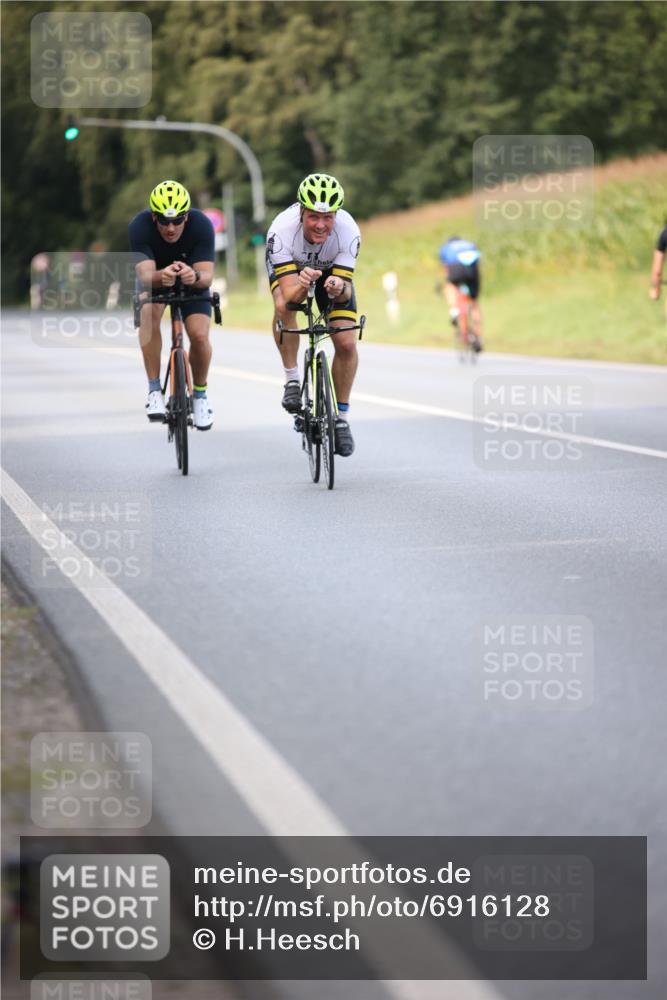 01.09.2024 - 17. Tribühne Triathlon H.Heesch http://msf.ph/oto/6916128 01.09.2024 15:49:47 Radfahren 816, 821, 883, 940, 972, 1043, 1155 meine-sportfotos.de
