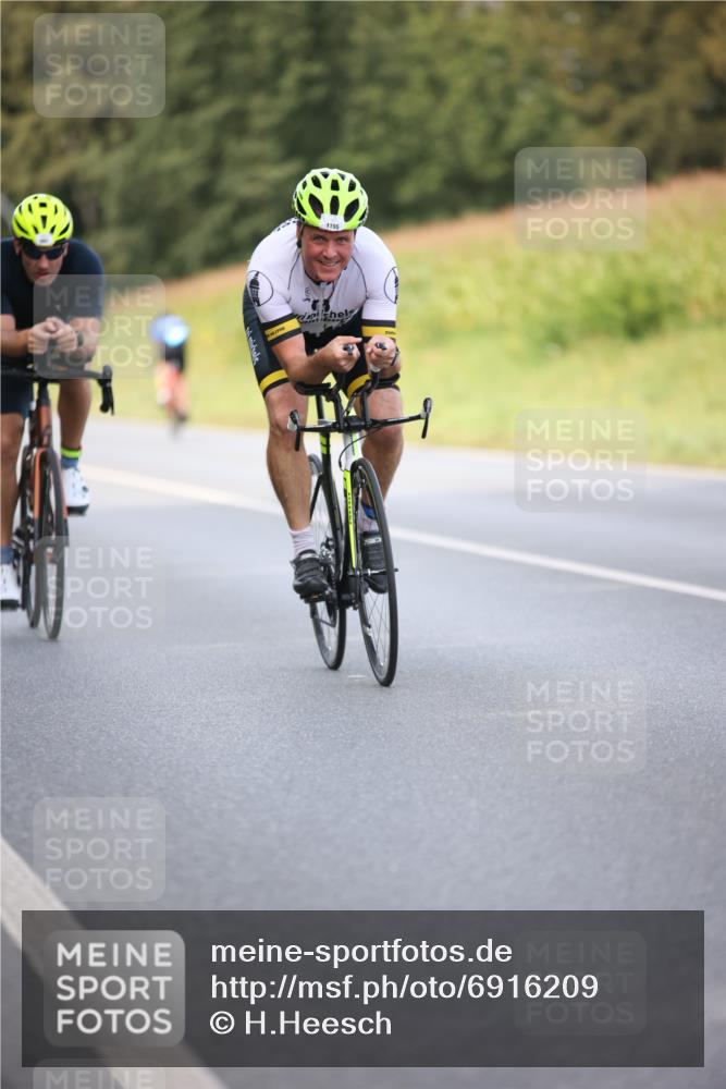 01.09.2024 - 17. Tribühne Triathlon H.Heesch http://msf.ph/oto/6916209 01.09.2024 15:49:48 Radfahren 816, 883, 940, 972, 988, 1043, 1155 meine-sportfotos.de