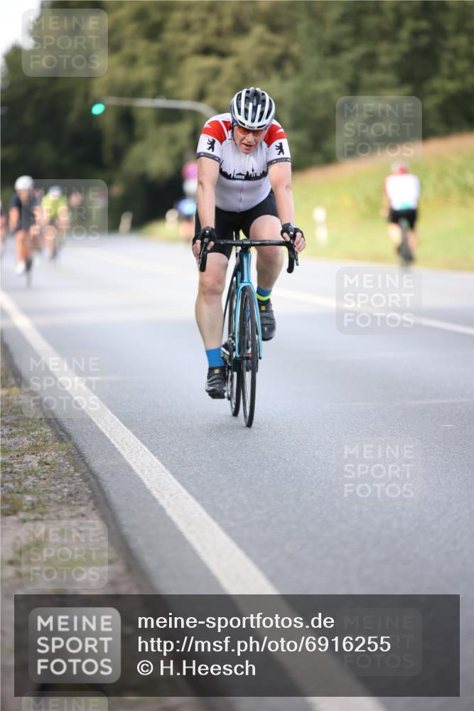 01.09.2024 - 17. Tribühne Triathlon H.Heesch http://msf.ph/oto/6916255 01.09.2024 15:49:52 Radfahren 814, 816, 932, 940, 972, 988, 1043, 1128, 1129, 1159 meine-sportfotos.de