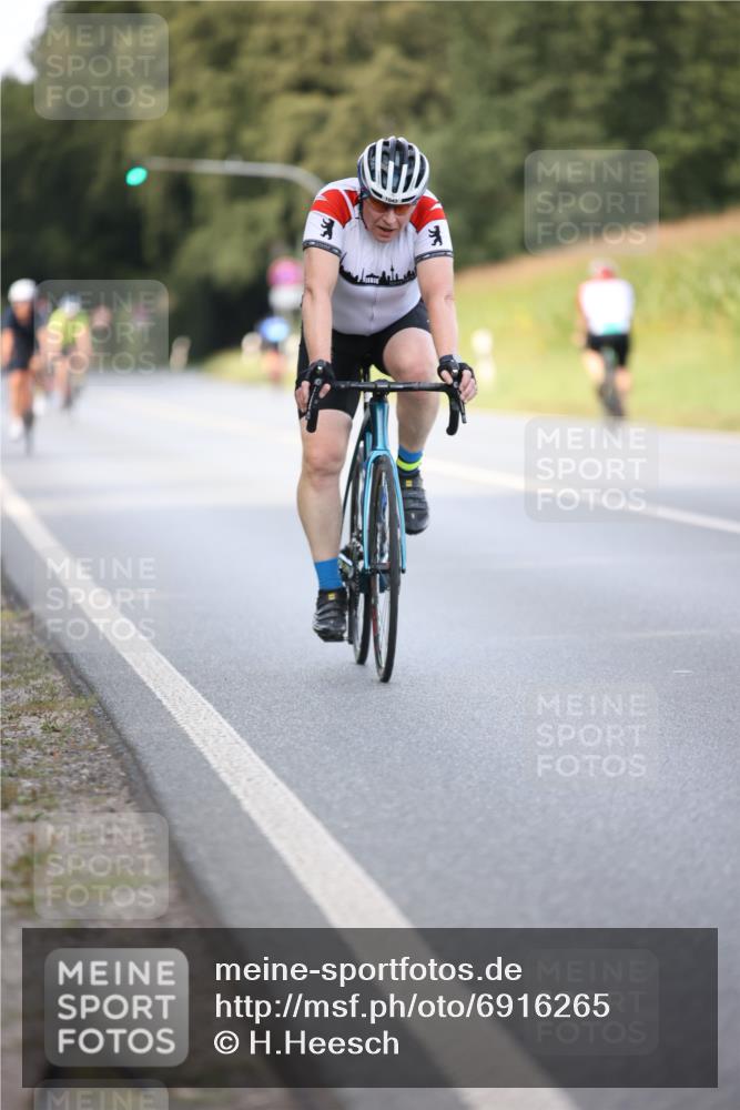 01.09.2024 - 17. Tribühne Triathlon H.Heesch http://msf.ph/oto/6916265 01.09.2024 15:49:53 Radfahren 814, 816, 932, 940, 972, 988, 1043, 1128, 1129, 1159 meine-sportfotos.de