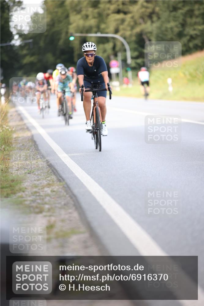 01.09.2024 - 17. Tribühne Triathlon H.Heesch http://msf.ph/oto/6916370 01.09.2024 15:49:56 Radfahren 814, 816, 932, 940, 972, 988, 1043, 1125, 1128, 1129, 1157, 1159 meine-sportfotos.de