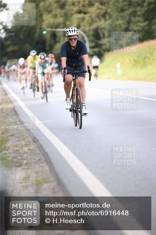 01.09.2024 - 17. Tribühne Triathlon H.Heesch http://msf.ph/oto/6916448 01.09.2024 15:49:57 Radfahren 814, 932, 940, 972, 988, 1125, 1128, 1129, 1157, 1159, 1162 meine-sportfotos.de