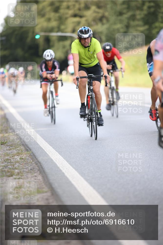 01.09.2024 - 17. Tribühne Triathlon H.Heesch http://msf.ph/oto/6916610 01.09.2024 15:49:59 Radfahren 814, 932, 988, 1040, 1125, 1128, 1129, 1134, 1157, 1159, 1162 meine-sportfotos.de