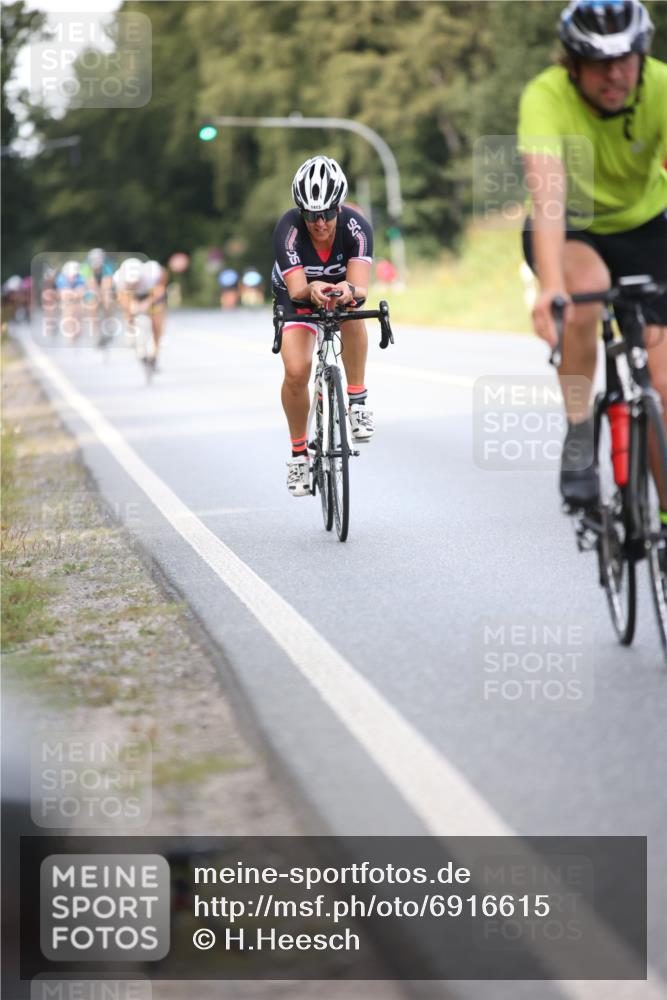 01.09.2024 - 17. Tribühne Triathlon H.Heesch http://msf.ph/oto/6916615 01.09.2024 15:50:00 Radfahren 814, 932, 988, 1040, 1053, 1053, 1125, 1128, 1129, 1134, 1157, 1159, 1162, 1182 meine-sportfotos.de