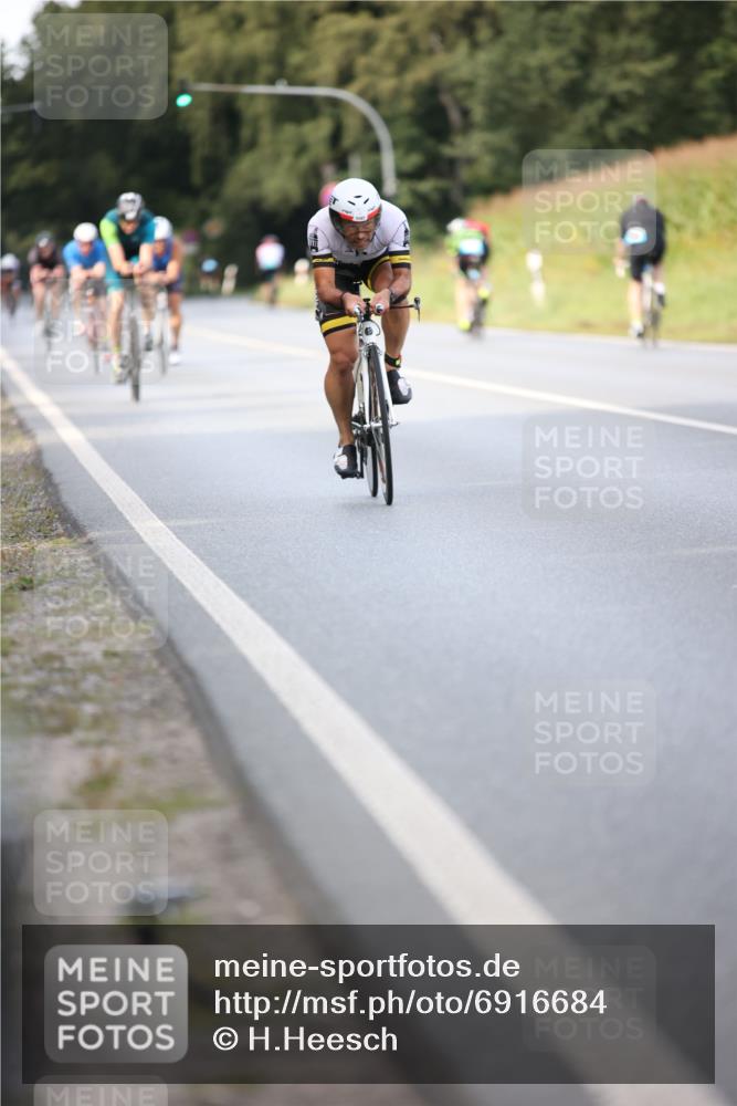 01.09.2024 - 17. Tribühne Triathlon H.Heesch http://msf.ph/oto/6916684 01.09.2024 15:50:03 Radfahren 932, 1040, 1053, 1053, 1125, 1128, 1129, 1134, 1157, 1159, 1162, 1182 meine-sportfotos.de