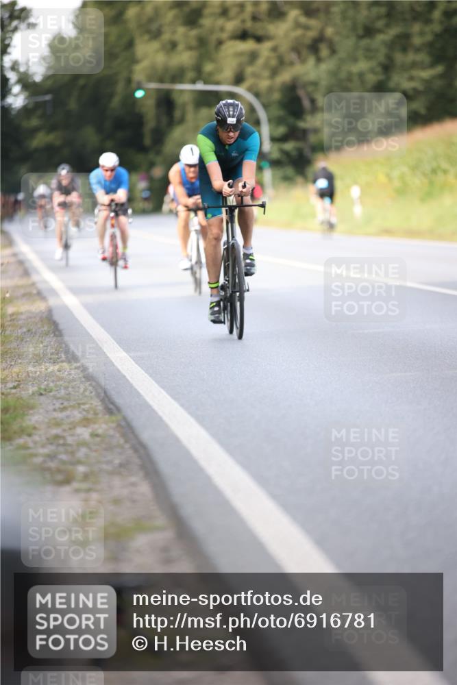 01.09.2024 - 17. Tribühne Triathlon H.Heesch http://msf.ph/oto/6916781 01.09.2024 15:50:05 Radfahren 941, 1040, 1053, 1053, 1121, 1124, 1125, 1134, 1157, 1162, 1182 meine-sportfotos.de