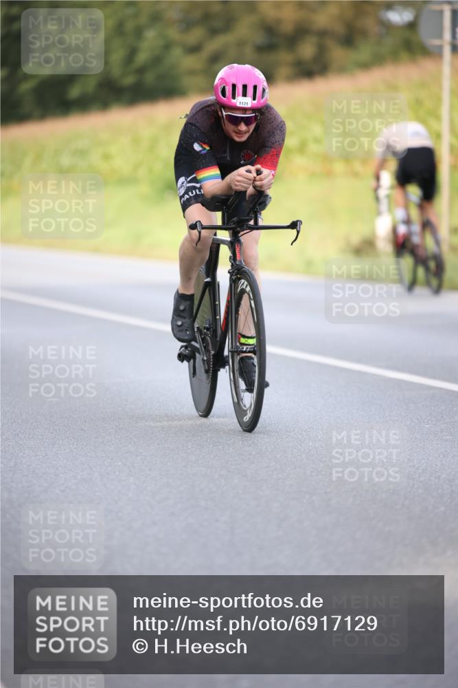 01.09.2024 - 17. Tribühne Triathlon H.Heesch http://msf.ph/oto/6917129 01.09.2024 15:50:13 Radfahren 817, 941, 954, 1035, 1121, 1124 meine-sportfotos.de