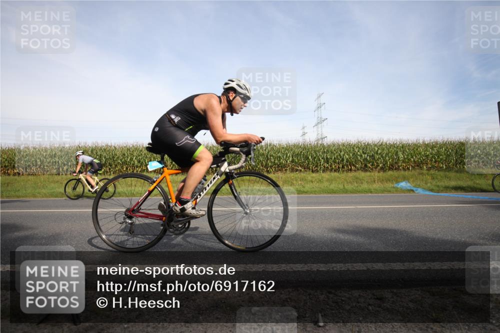 01.09.2024 - 17. Tribühne Triathlon H.Heesch http://msf.ph/oto/6917162 01.09.2024 15:42:20 Radfahren 945, 961, 967, 1054, 1196, 1213, 1217, 1242, 1258, 1269, 1288, 1292 meine-sportfotos.de
