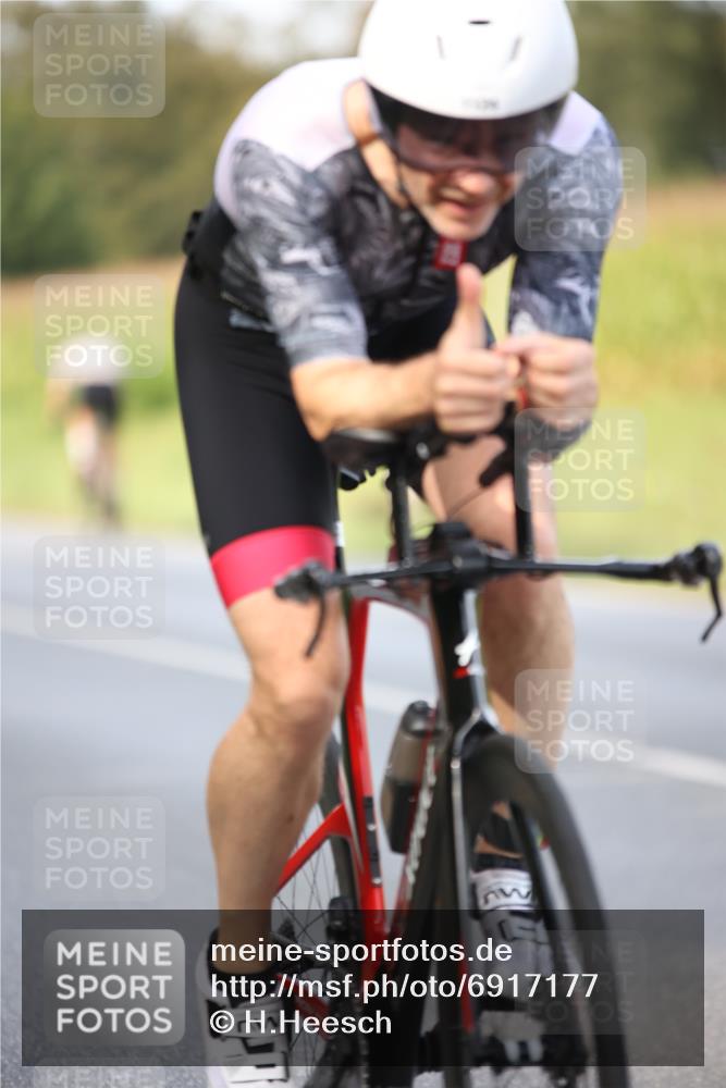 01.09.2024 - 17. Tribühne Triathlon H.Heesch http://msf.ph/oto/6917177 01.09.2024 15:50:15 Radfahren 817, 941, 954, 989, 1035, 1121, 1124 meine-sportfotos.de
