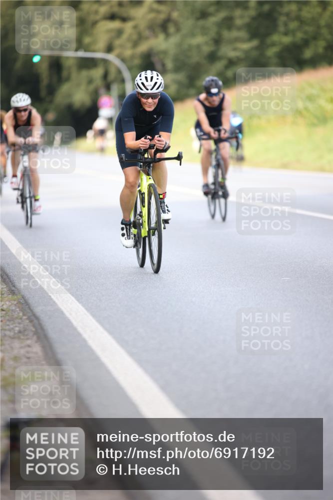 01.09.2024 - 17. Tribühne Triathlon H.Heesch http://msf.ph/oto/6917192 01.09.2024 15:50:22 Radfahren 817, 881, 954, 989, 1035, 1171, 1189 meine-sportfotos.de