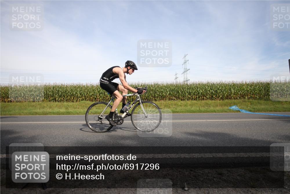 01.09.2024 - 17. Tribühne Triathlon H.Heesch http://msf.ph/oto/6917296 01.09.2024 15:43:00 Radfahren 891, 1296 meine-sportfotos.de
