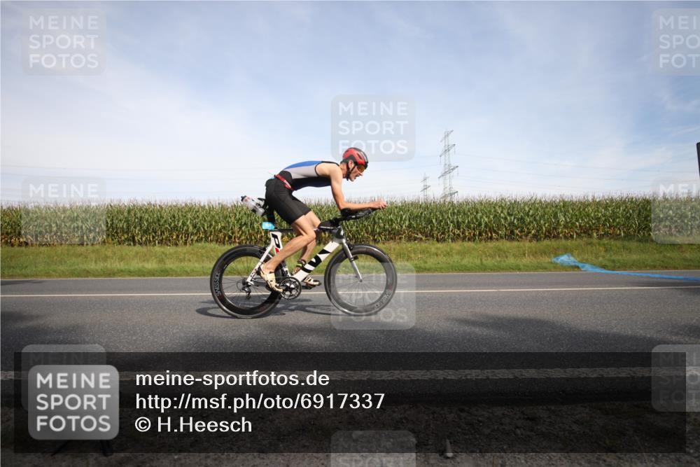 01.09.2024 - 17. Tribühne Triathlon H.Heesch http://msf.ph/oto/6917337 01.09.2024 15:43:09 Radfahren 818, 884, 938, 1160, 1235, 1295 meine-sportfotos.de