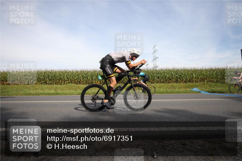 01.09.2024 - 17. Tribühne Triathlon H.Heesch http://msf.ph/oto/6917351 01.09.2024 15:43:12 Radfahren 818, 884, 938, 1029, 1160, 1235, 1295, 1489 meine-sportfotos.de