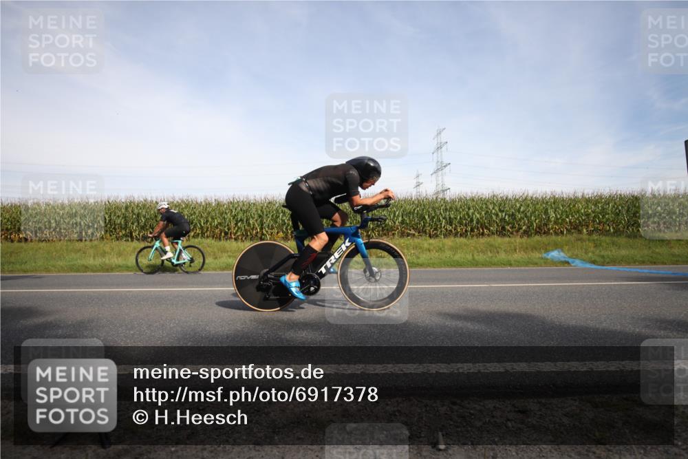01.09.2024 - 17. Tribühne Triathlon H.Heesch http://msf.ph/oto/6917378 01.09.2024 15:43:18 Radfahren 820, 949, 986, 1029, 1047, 1277, 1489 meine-sportfotos.de