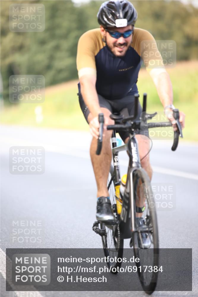 01.09.2024 - 17. Tribühne Triathlon H.Heesch http://msf.ph/oto/6917384 01.09.2024 15:50:26 Radfahren 881, 984, 989, 1056, 1169, 1171, 1189 meine-sportfotos.de