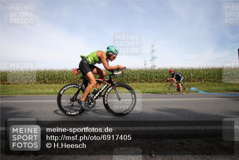 01.09.2024 - 17. Tribühne Triathlon H.Heesch http://msf.ph/oto/6917405 01.09.2024 15:43:26 Radfahren 105, 912, 949, 986, 1045, 1047, 1220, 1284, 1408, 1435 meine-sportfotos.de