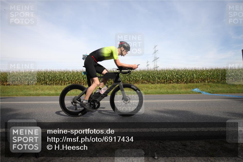 01.09.2024 - 17. Tribühne Triathlon H.Heesch http://msf.ph/oto/6917434 01.09.2024 15:43:31 Radfahren 105, 912, 1220, 1224, 1282, 1408, 1435 meine-sportfotos.de