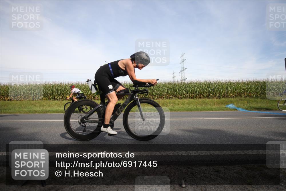 01.09.2024 - 17. Tribühne Triathlon H.Heesch http://msf.ph/oto/6917445 01.09.2024 15:44:00 Radfahren 8, 922, 1050, 1050, 1060, 1222, 1231, 1444 meine-sportfotos.de