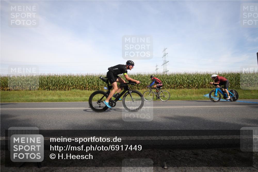01.09.2024 - 17. Tribühne Triathlon H.Heesch http://msf.ph/oto/6917449 01.09.2024 15:44:01 Radfahren 8, 922, 1050, 1050, 1060, 1222, 1231, 1444 meine-sportfotos.de
